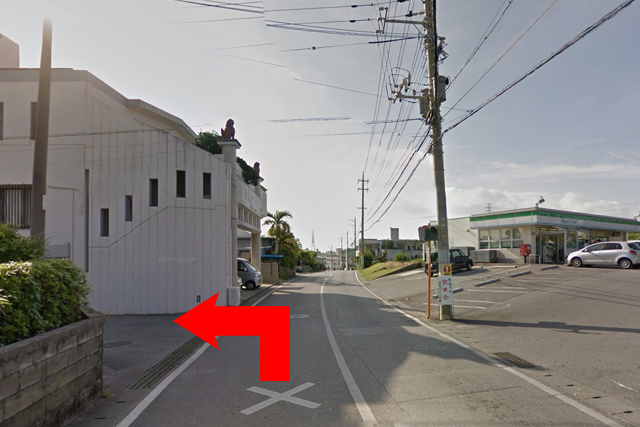 直ぐ細い道を左折